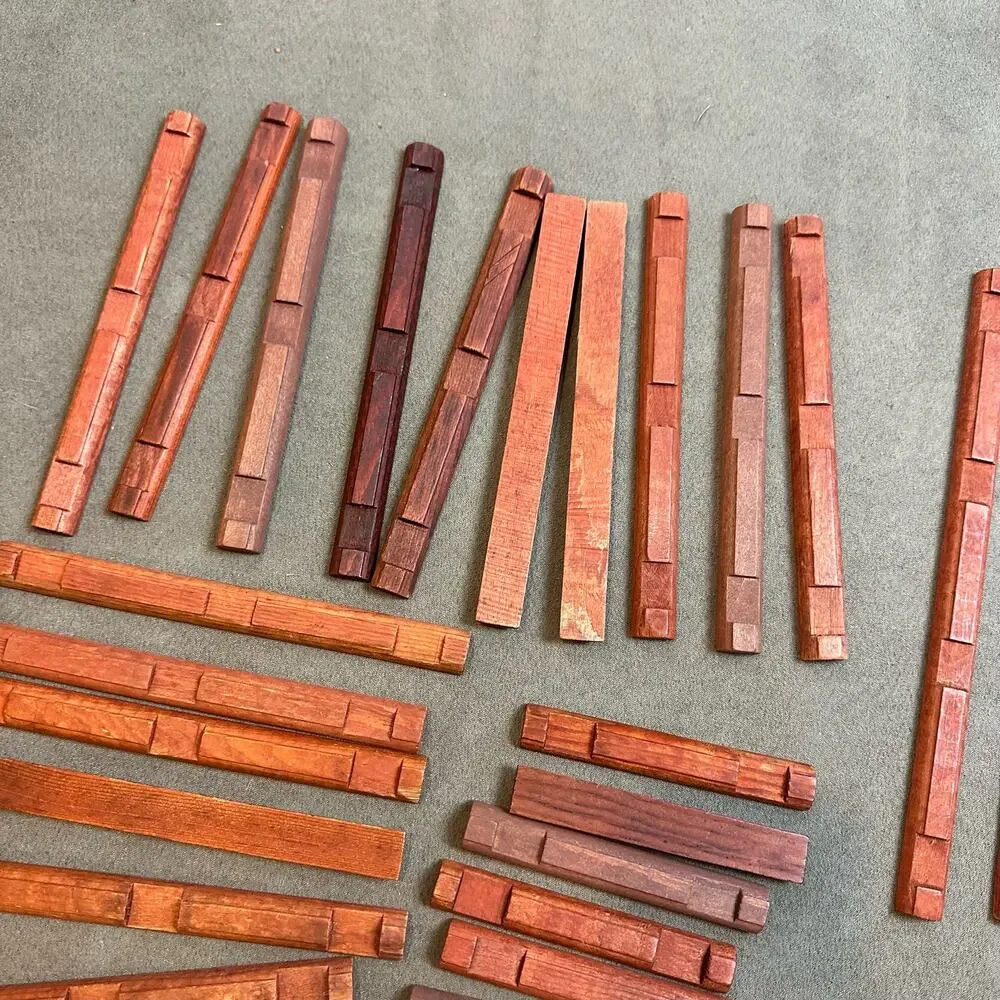 Lincoln Logs Vintage Lot of 29 Half Round Pieces Red Brown 2 3 4 Notch